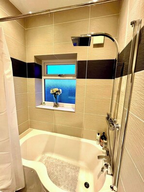 House | Bathroom | Shower, towels