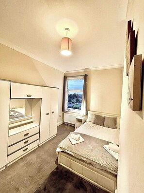 House | 3 bedrooms, iron/ironing board, free WiFi, bed sheets