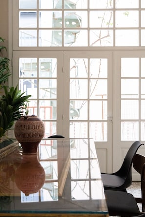 Interior - Vintage Acropolis Retreat: Charming 3-Bdrm in Koukaki (Athens)