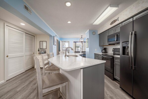 電子レンジ、オーブン、コンロ、食器洗い機