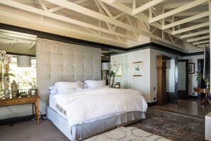 4 bedrooms, iron/ironing board, WiFi, bed sheets - 4-bedroom house in beautiful Llandudno, CapeTown GLORIOUS VIEWS OF THE ATLANTIC (Cape Town)