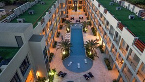Exterior - Ocean View! 3 Balconies! Pool! (Noord)