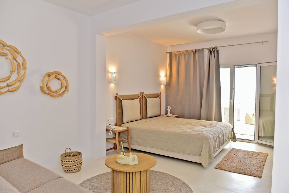 Family luxury suite with private pool and sea view | เตียงพร้อมฟูกเสริมที่นอน, ตู้นิรภัยในห้องพัก, ห้องเก็บเสียง