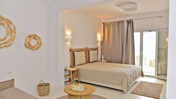 Family luxury suite with private pool and sea view | 2 Schlafzimmer, Pillowtop-Betten, Zimmersafe, schallisolierte Zimmer