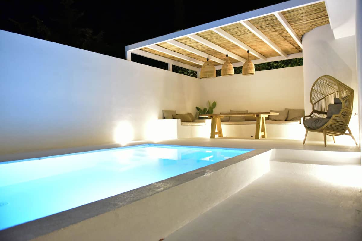 Dancing queen luxury suite with private pool and sea view | 露台