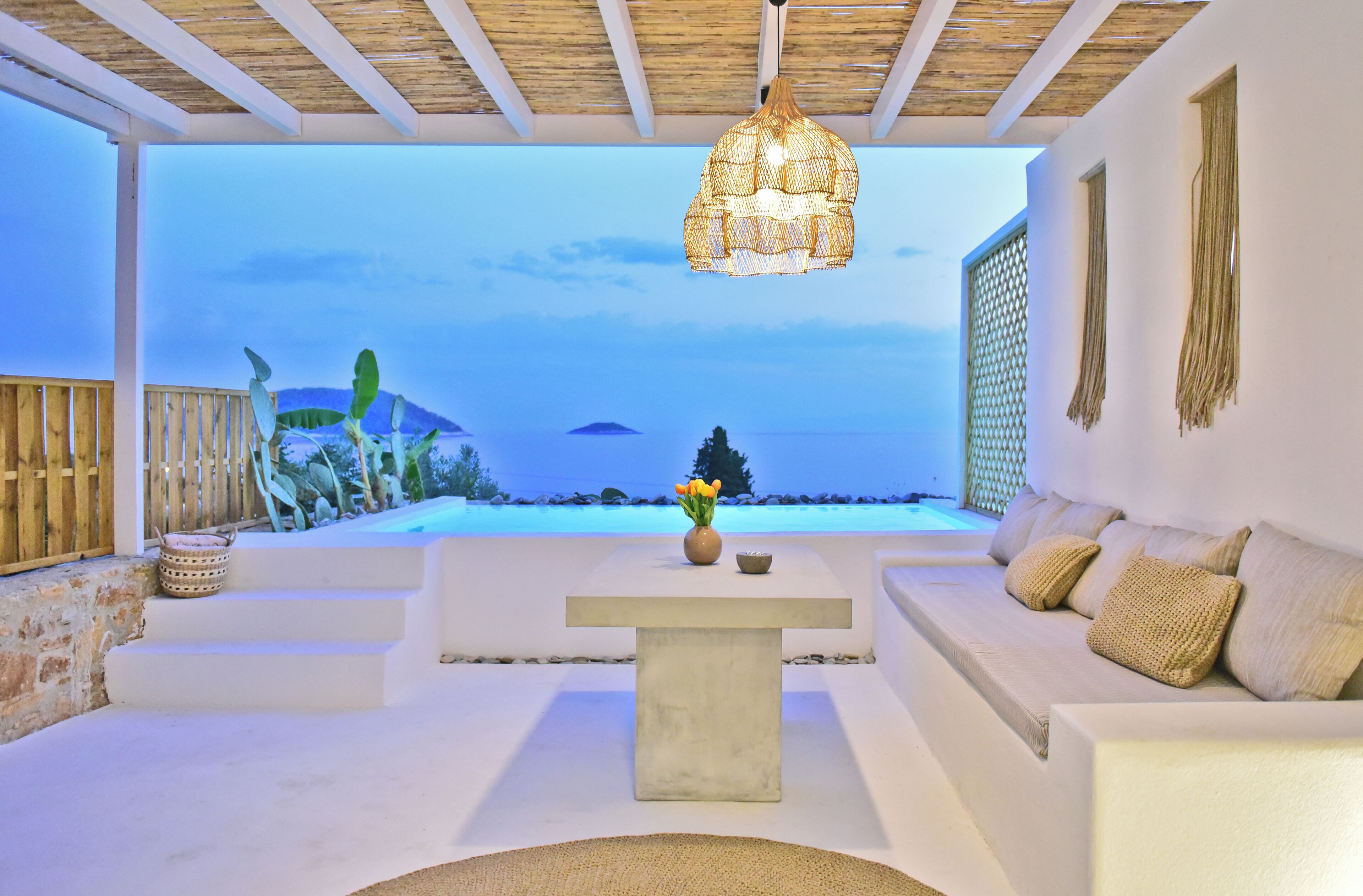 Family luxury suite with private pool and sea view | Terassi/patio