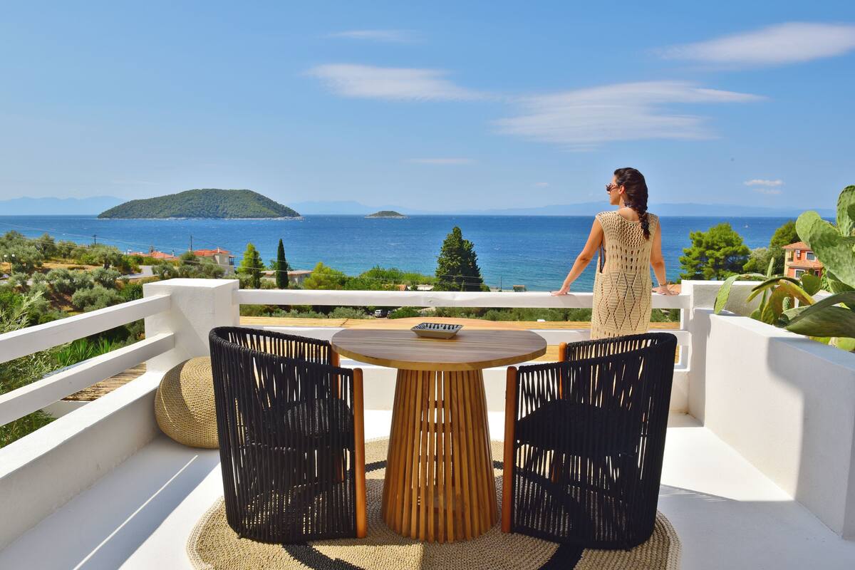 Superior luxury suite with sea view | ลานระเบียง/นอกชาน