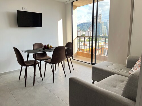 Charming 2-bedroom apartment in peaceful Floridablanca with great location