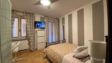 3 camere, una cassaforte in camera, una scrivania, ferro/asse da stiro