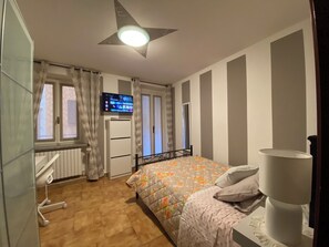 3 soverom, safe på rommet, skrivebord og strykejern/-brett