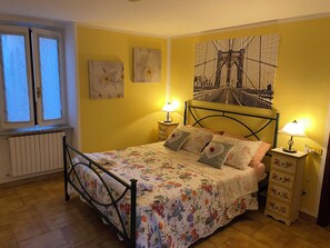 3 Schlafzimmer, Zimmersafe, Schreibtisch, Bügeleisen/Bügelbrett