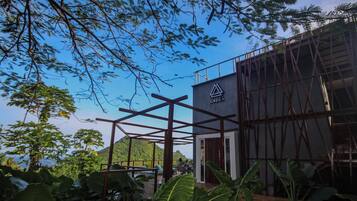 Fachada da propriedade