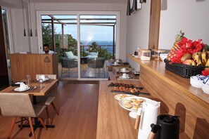 Δωρεάν ευρωπαϊκό πρωινό καθημερινά 