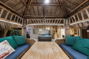 Interior - 20% Off May 28&29 Walk To Beach, Private Jacuzzi (Ventura)