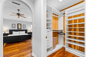 4 bedrooms, desk, iron/ironing board, free WiFi