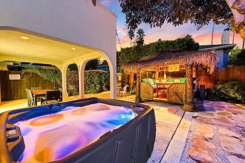 20%Off April 9-12 Walk2Beach, Tiki Cabana, Hot Tub