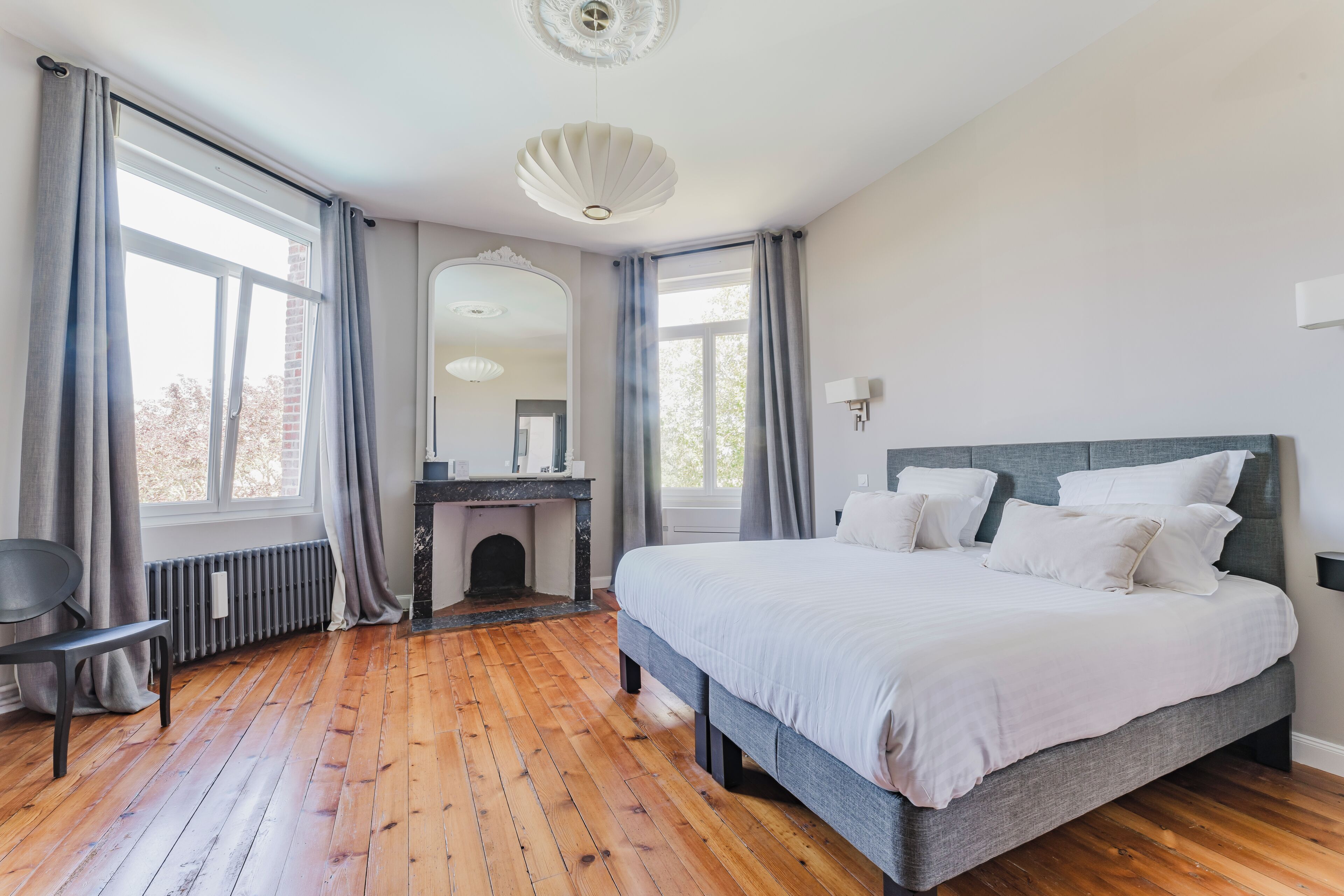 5 chambres, fer et planche à repasser, Wi-Fi, draps fournis