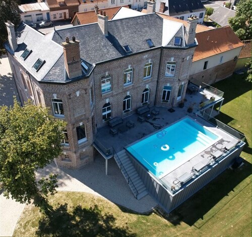 Exceptional residence 10 km from Amiens