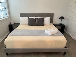 3 quartos, ferros/tábuas de passar roupa, Wi-Fi, roupa de cama