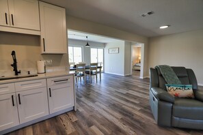 Interior - Venice Vacay! Pet-friendly pool home in Venice FL! (Venice)