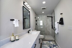 Shower, hair dryer, bidet, towels