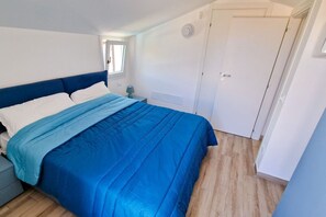 2 bedrooms, iron/ironing board, Internet, bed sheets