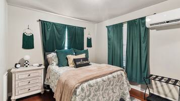 1 bedroom, in-room safe, desk, iron/ironing board