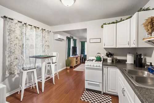 Central Cozy 1-bedroom 15 mins to Palo Duro Canyon & across from West Texas A&M 