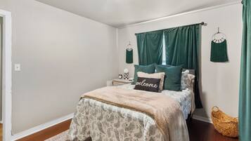 1 bedroom, in-room safe, desk, iron/ironing board