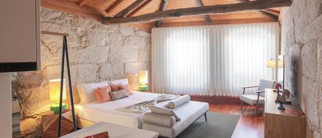 Estudio Confort | Tabla de planchar con plancha y wifi gratis