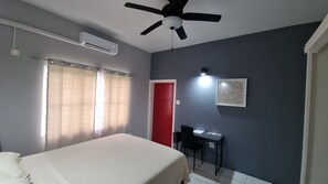 1 bedroom, desk, iron/ironing board, WiFi - Rest Easy Suite #2 with Mountain and Sea Views (Spooners Village, Cayon)
