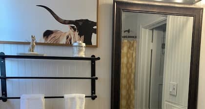 Cozy 1-bedroom apartment in lovely San Angelo with AC, WiFi
