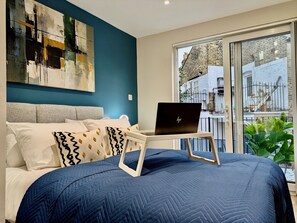 Studio | Een laptopwerkplek, een strijkplank/strijkijzer, gratis wifi, beddengoed