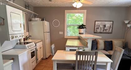 Little Southern Charm in tranquil Flovilla with AC, WiFi