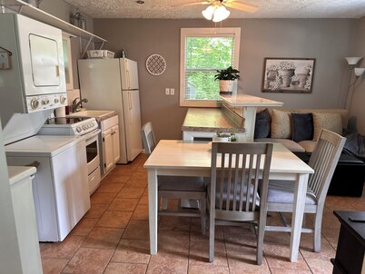 Little Southern Charm in tranquil Flovilla with AC, WiFi