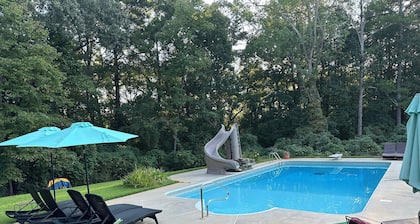 Little Southern Charm in tranquil Flovilla with AC, WiFi