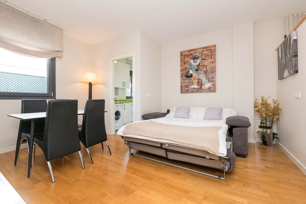 1 bedroom, iron/ironing board, internet, bed sheets