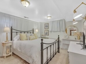 2 bedrooms, desk, travel cot, free WiFi