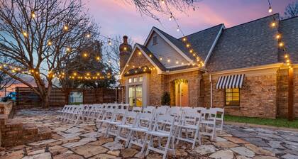 Faire La Fête Manor ~ Waxahachie Estate Home ~ Event Grounds ~ Close to DFW