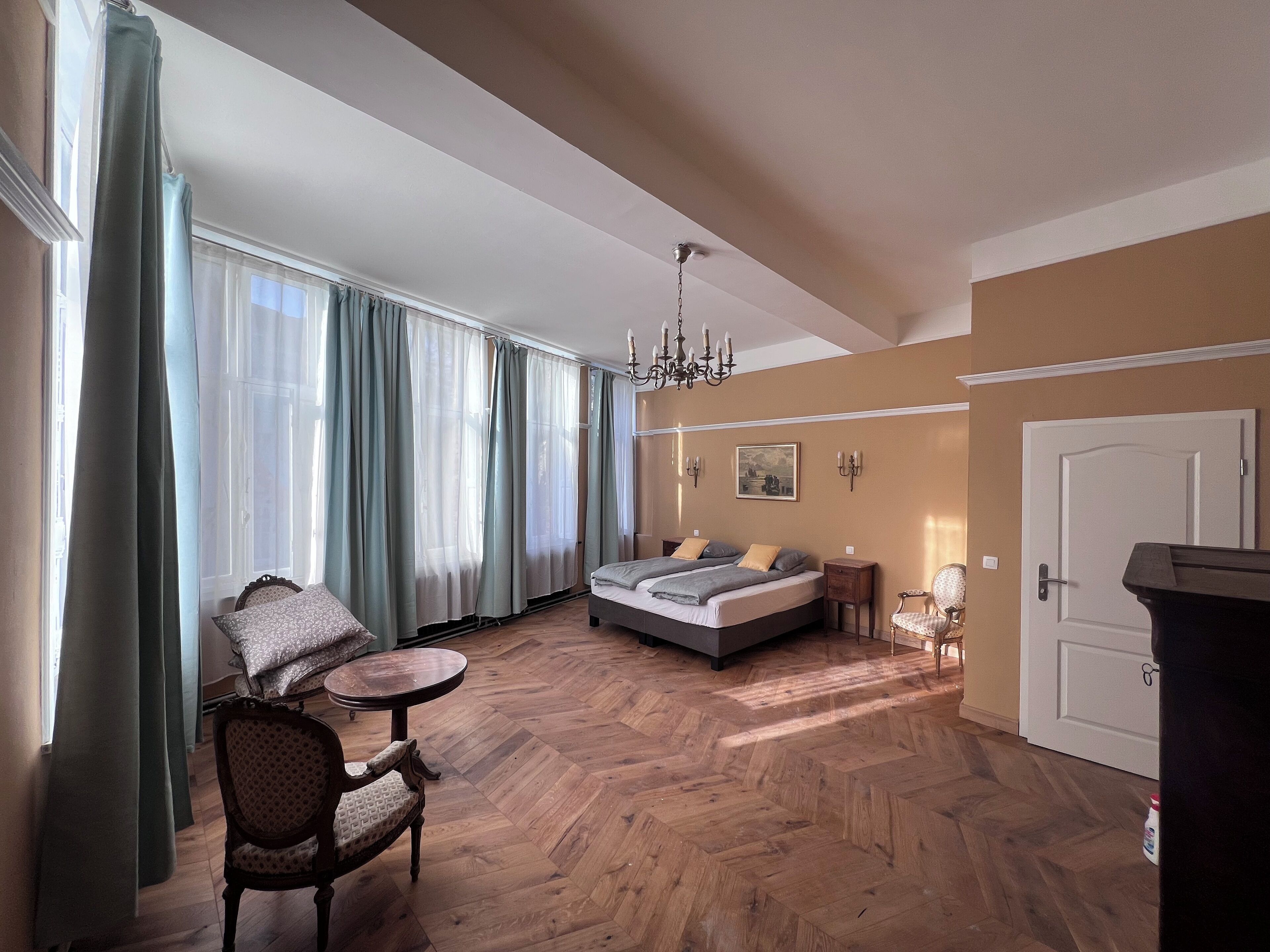 4 chambres, lit parapluie, Wi-Fi, draps fournis