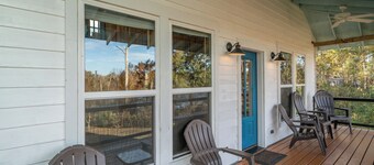 Huguenot Lake Front Cottage on Lake O' the Pines- 2 bedroom, 2 bath with a loft