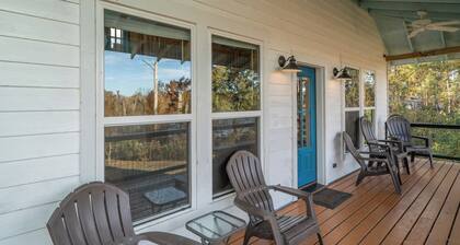 Huguenot Lake Front Cottage on Lake O' the Pines- 2 bedroom, 2 bath with a loft