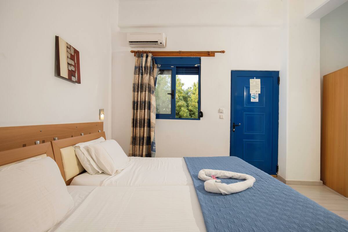Standard Twin Room, Balcony | In-room safe, desk, soundproofing, WiFi (free)