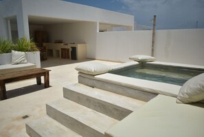 Bain à remous extérieur