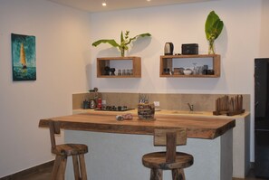Geladeira, fogão, cooktop, cafeteira/chaleira
