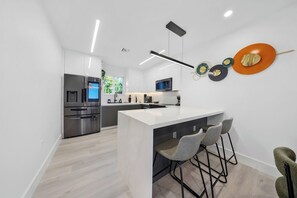 Private kitchen - New Design Dist Gem:Pool,HotTub,Minigolf,Nespresso (Miami)
