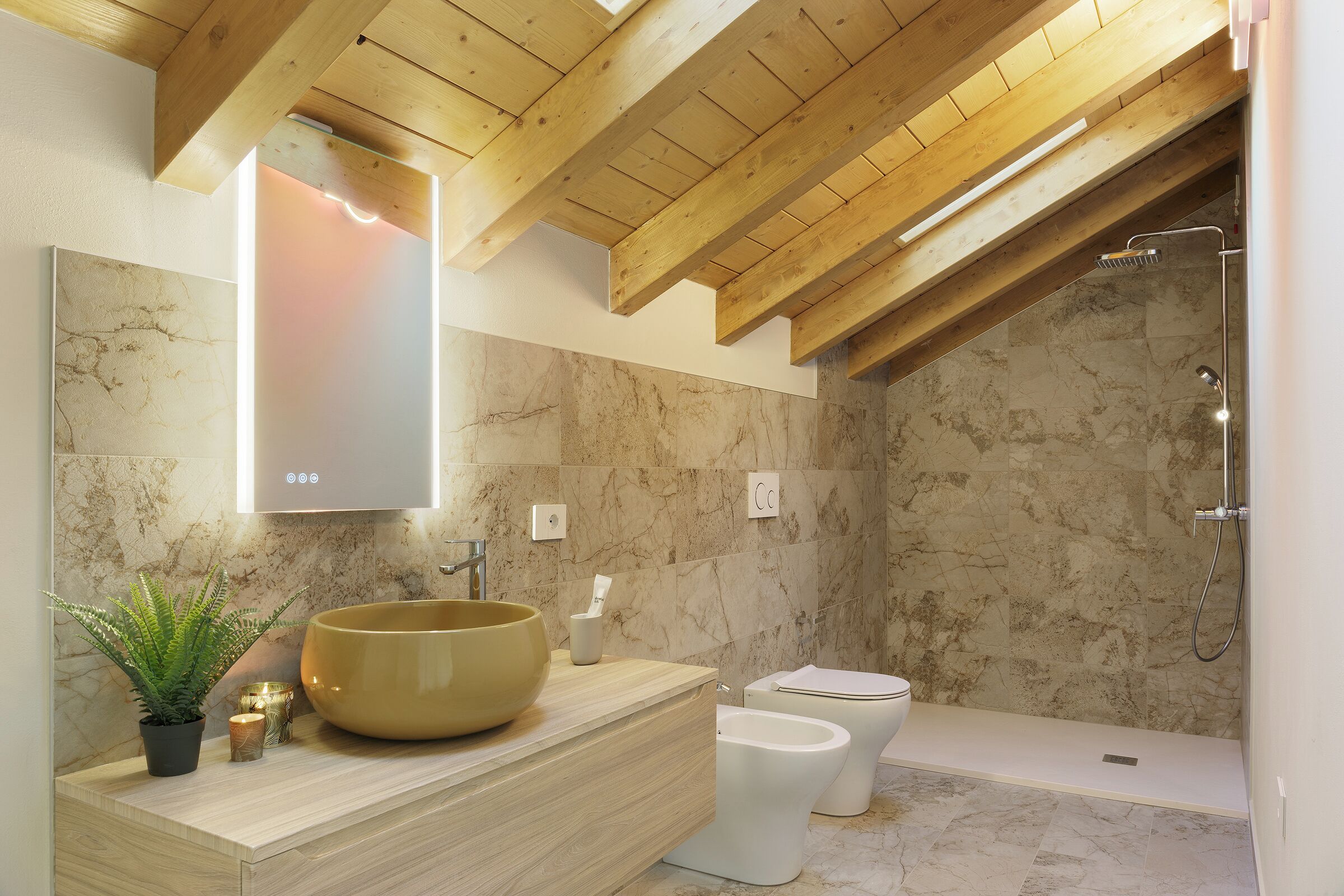 Deluxe-Doppel- oder -Zweibettzimmer, Balkon, Hügelblick | Badezimmer | Badewanne und Dusche (separat), Whirlpool, Hydromassagedusche