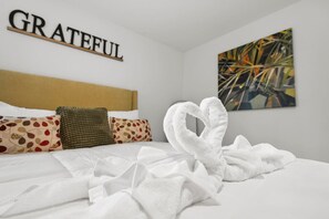 3 slaapkamers, een bureau, een strijkplank/strijkijzer, wifi