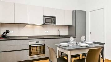 Mikrowelle, Ofen, Herdplatte, Geschirrspüler