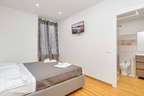 2 chambres, fer et planche à repasser, Wi-Fi, draps fournis